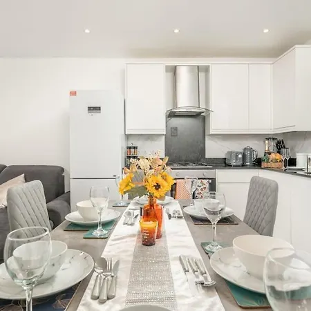 Vibrant 3Br Tottenham Home, Private Garden Wifi Parking Free On Request London Exterior photo