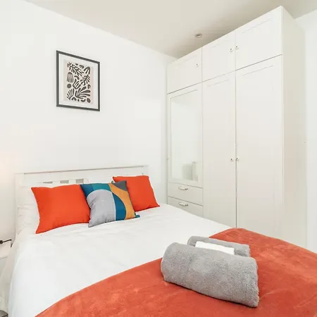Vibrant 3Br Tottenham Home, Private Garden Wifi Parking Free On Request London Exterior photo