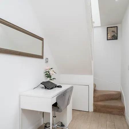 Vibrant 3Br Tottenham Home, Private Garden Wifi Parking Free On Request London Exterior photo