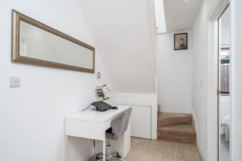 Appartamento Vibrant 3br Tottenham Home, Private Garden Wifi Parking Free On Request *