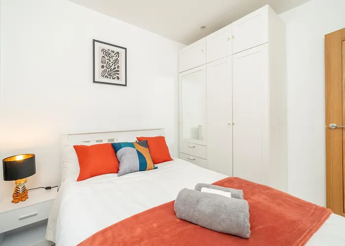 Vibrant 3Br Tottenham Home, Private Garden Wifi Parking Free On Request